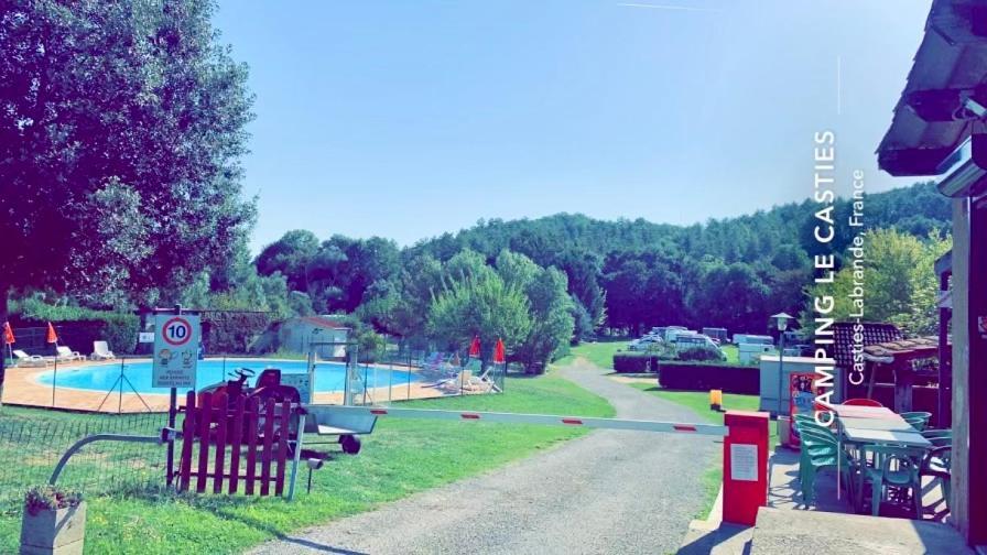 Camping Familial Paisible Avec Piscine, Mobil Home , Chalet, Studio & Emplacement Nue Casties-Labrande エクステリア 写真