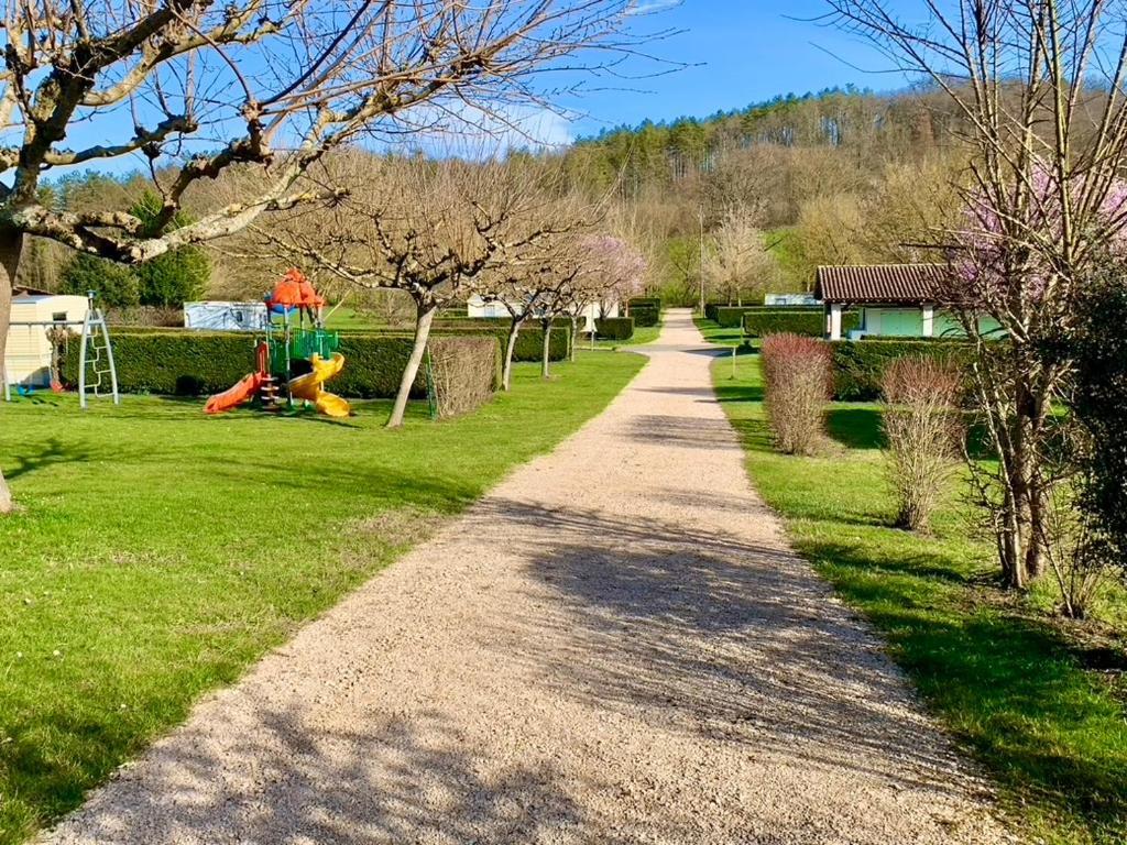 Camping Familial Paisible Avec Piscine, Mobil Home , Chalet, Studio & Emplacement Nue Casties-Labrande エクステリア 写真