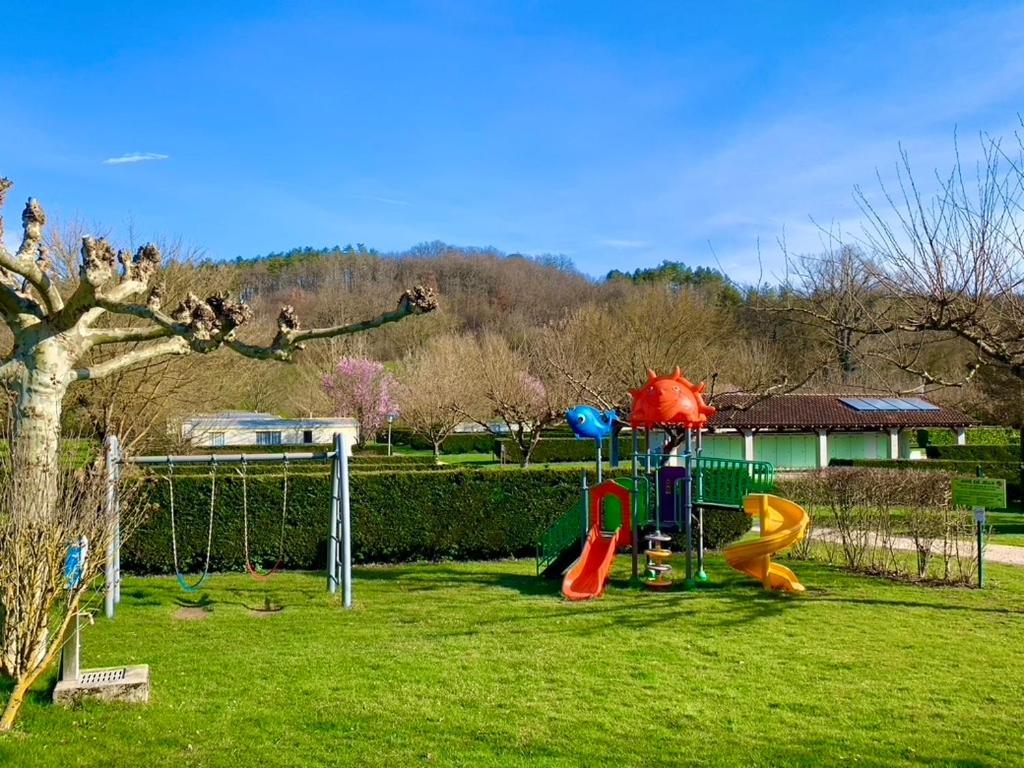 Camping Familial Paisible Avec Piscine, Mobil Home , Chalet, Studio & Emplacement Nue Casties-Labrande エクステリア 写真