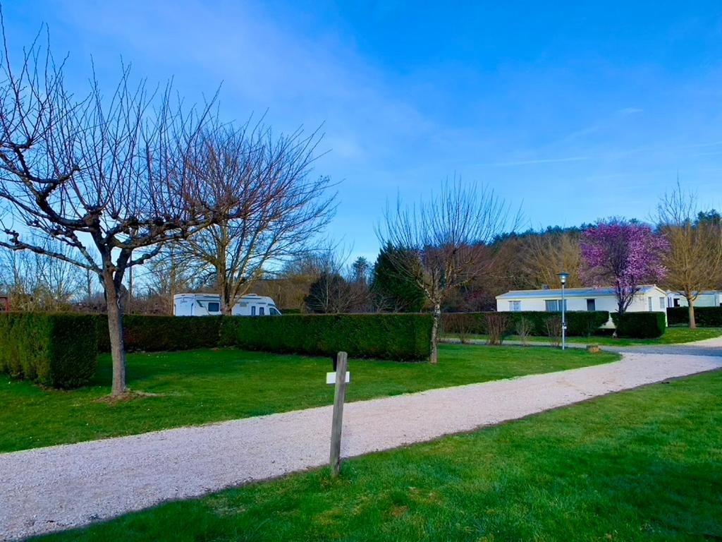 Camping Familial Paisible Avec Piscine, Mobil Home , Chalet, Studio & Emplacement Nue Casties-Labrande エクステリア 写真