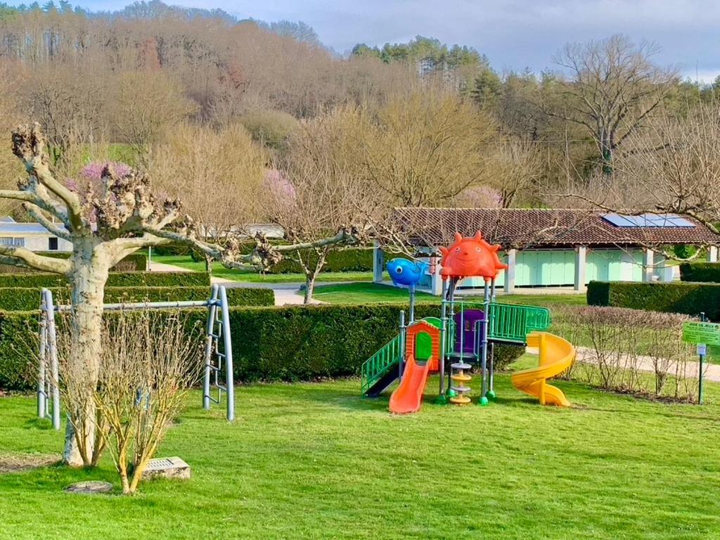 Camping Familial Paisible Avec Piscine, Mobil Home , Chalet, Studio & Emplacement Nue Casties-Labrande エクステリア 写真