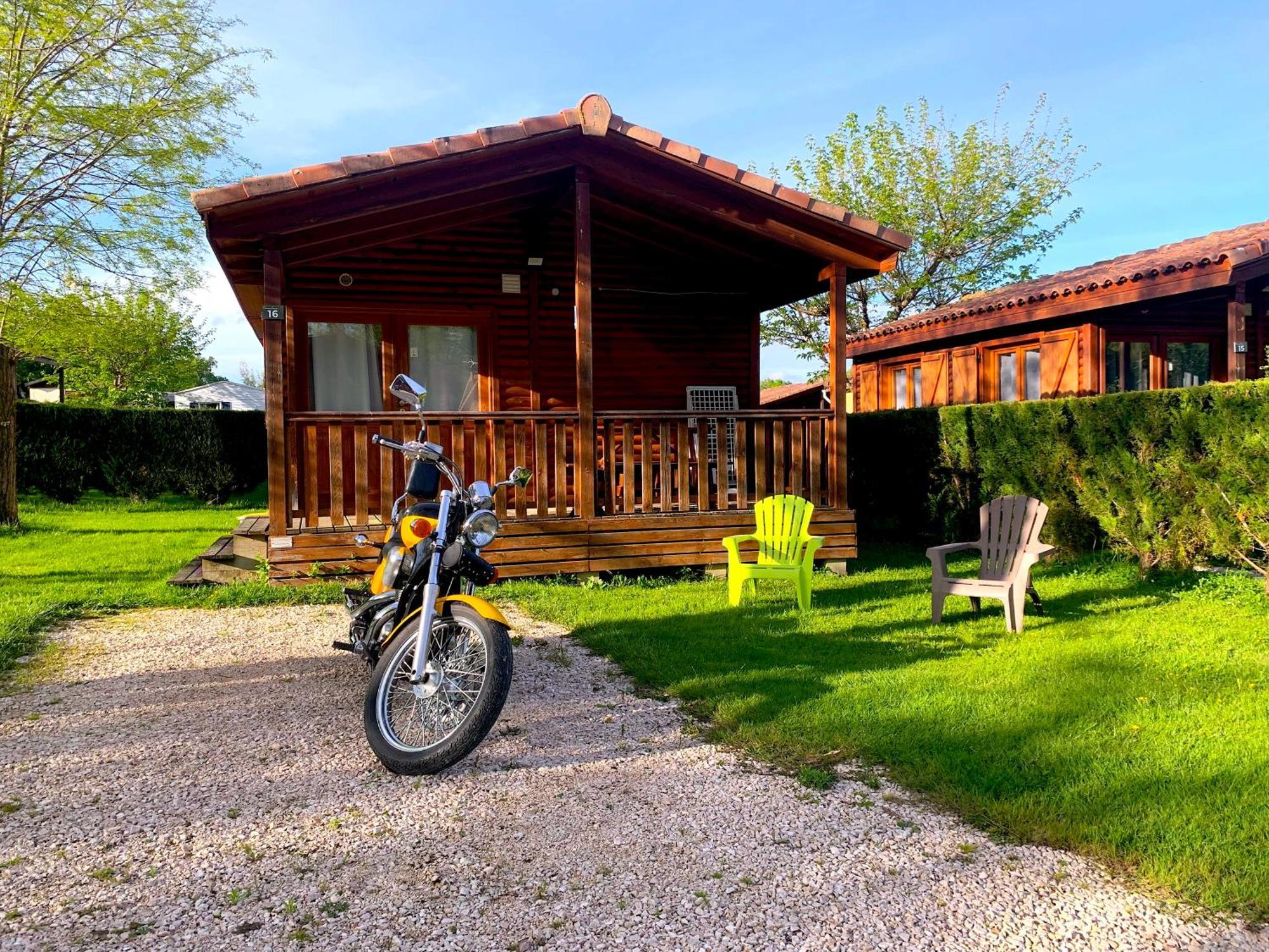 Camping Familial Paisible Avec Piscine, Mobil Home , Chalet, Studio & Emplacement Nue Casties-Labrande エクステリア 写真