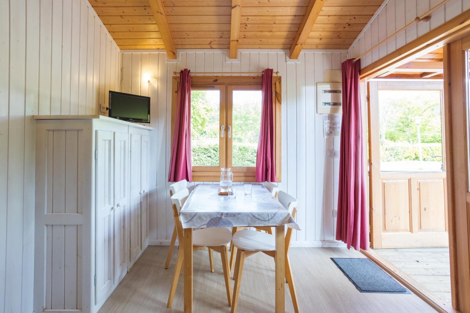 Camping Familial Paisible Avec Piscine, Mobil Home , Chalet, Studio & Emplacement Nue Casties-Labrande エクステリア 写真