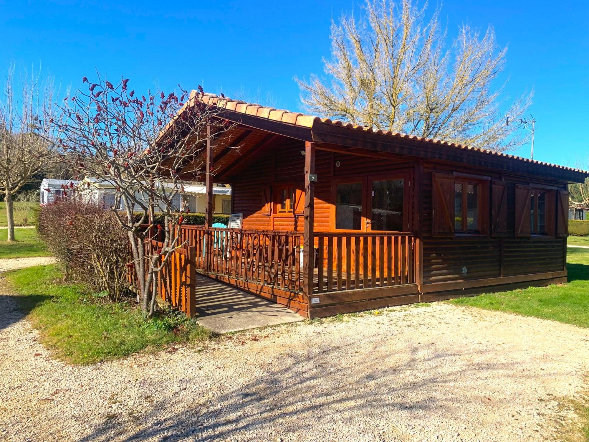 Camping Familial Paisible Avec Piscine, Mobil Home , Chalet, Studio & Emplacement Nue Casties-Labrande エクステリア 写真