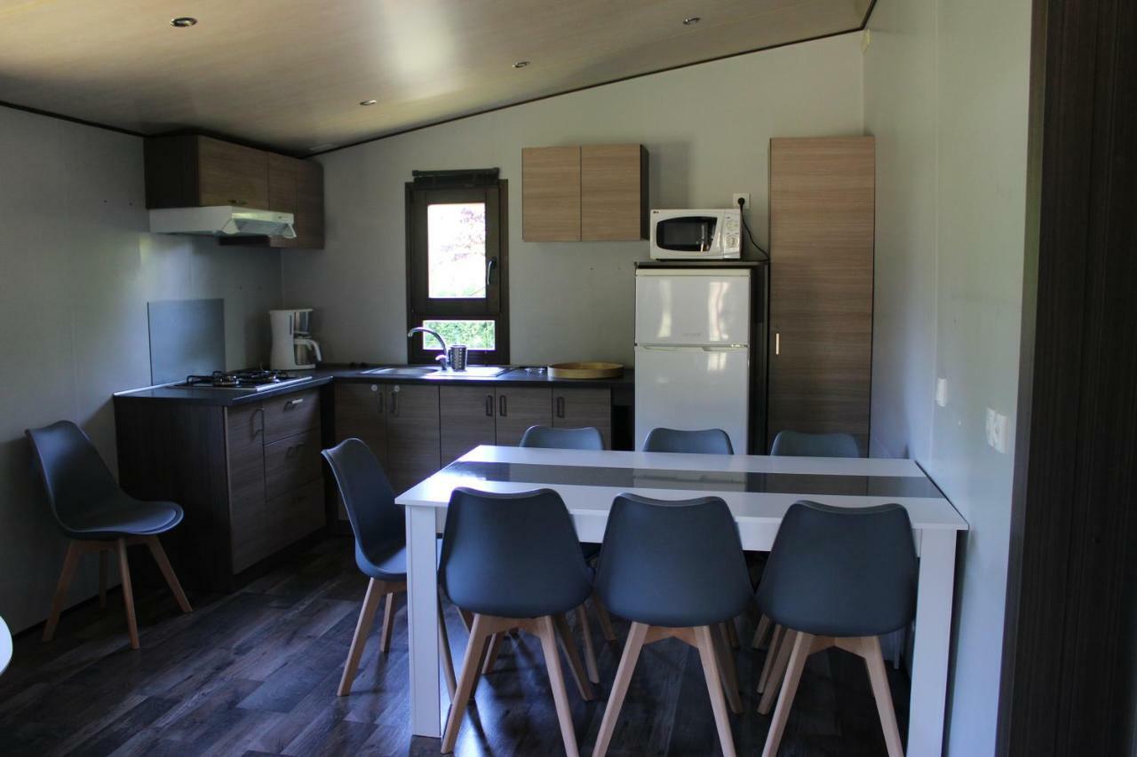 Camping Familial Paisible Avec Piscine, Mobil Home , Chalet, Studio & Emplacement Nue Casties-Labrande エクステリア 写真